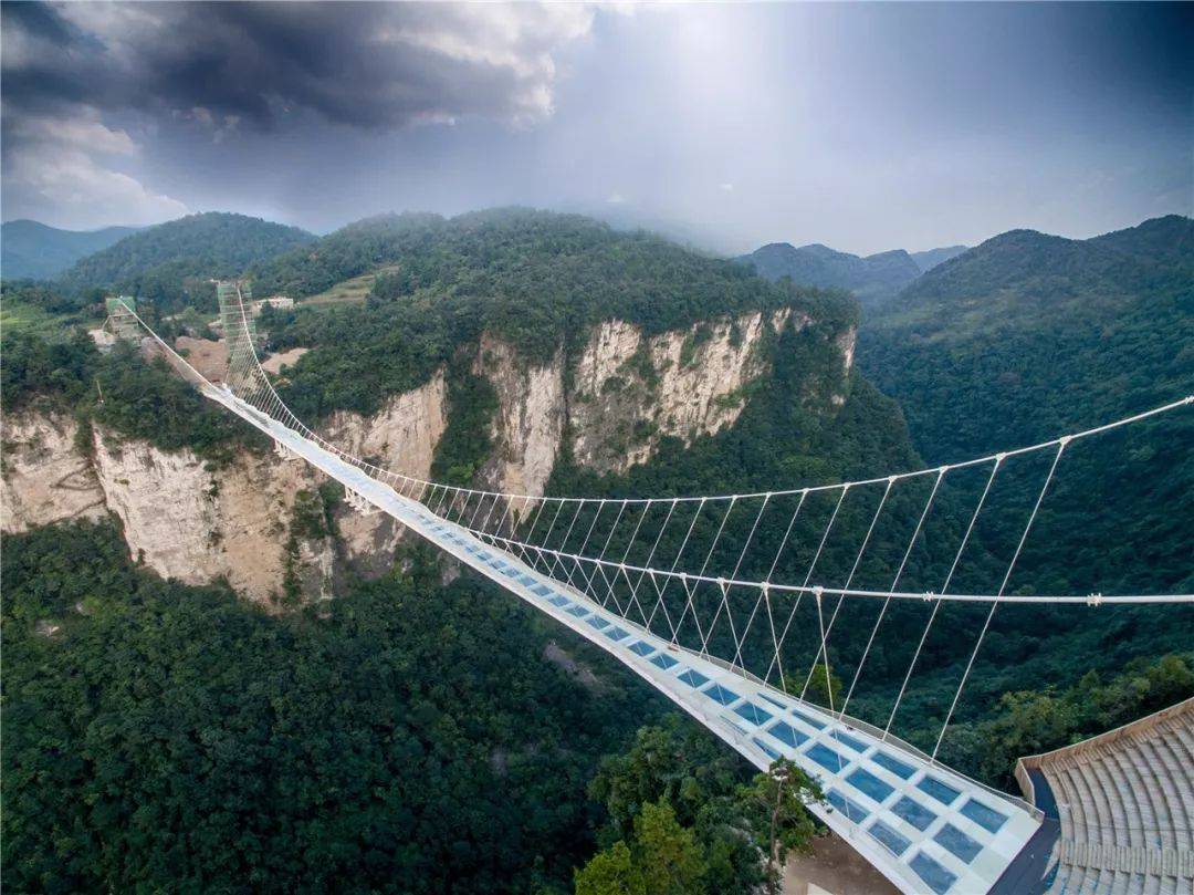 湖南一处4a级大峡谷景区,植被繁茂,空气清新,凉爽舒适