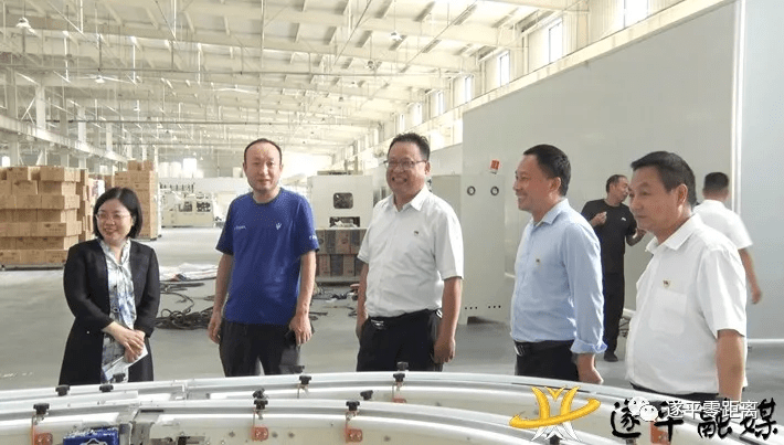 遂平县委常委,县纪委书记张卫东调研"万人助万企"活动