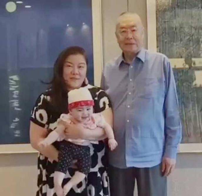 82岁刘诗昆再次升级做父亲:长子56岁,次子25岁,小女儿