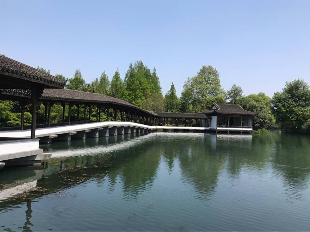 美景在人们的心中留下了深刻的印象,今天给大家介绍的是杭州浴鹄湾