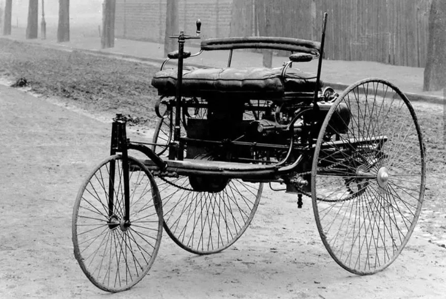 世界上第一台四轮汽车,绝对的"敞篷"