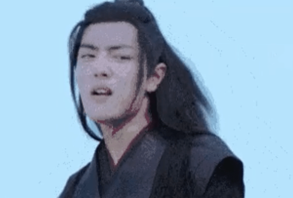 在热播的《陈情令》里,肖战被另一演员一鞭子打过去,全身开始扭捏