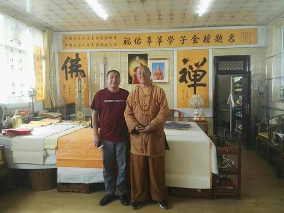 吕吉乐(左)与五台山东台望海寺住持释觉一