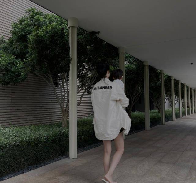 李光洁为娇妻庆生,晒一家三口合影照片
