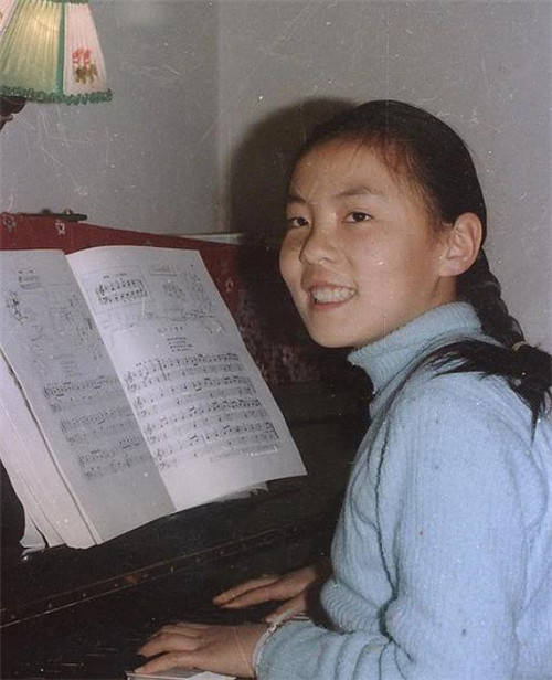 姐姐北大坠崖,妹妹在清华铊中毒,生活难自理,今48岁仅