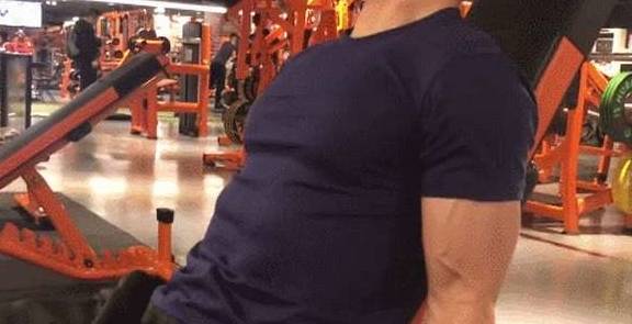 科学的锻炼你的手臂,你的手臂肌肉一定会引人注目!