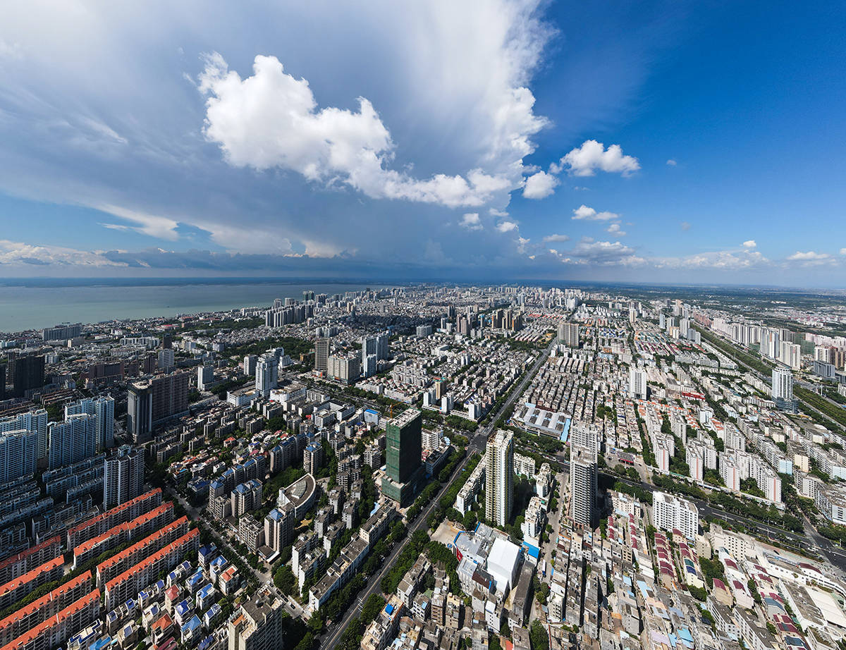 北海市区近期频繁上演东边日出西边雨的"好戏,还好台风要来了