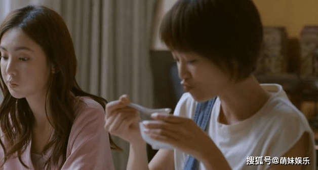 的姐姐》时,她也用不服输的劲儿带着姐妹们冲冲冲,但是路人缘却一直都