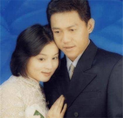 原创被英宁抛弃,当红时退隐抚养女儿,赵明明如今怎么样了?
