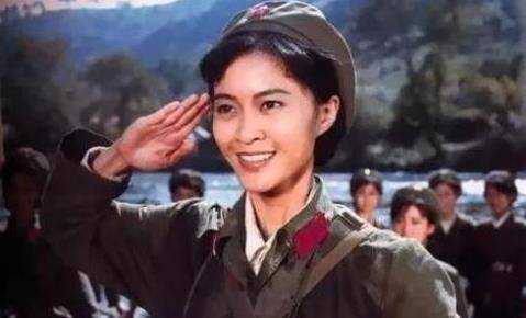 方舒女儿:妈妈为屠洪刚抛弃陈国星,她比异父妹妹优秀为爸爸争气