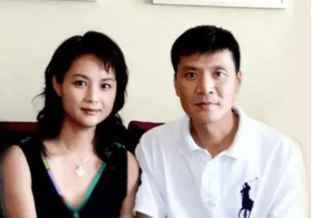 看看刘之冰前妻,再看看他现任妻子茹萍,差距一目了然