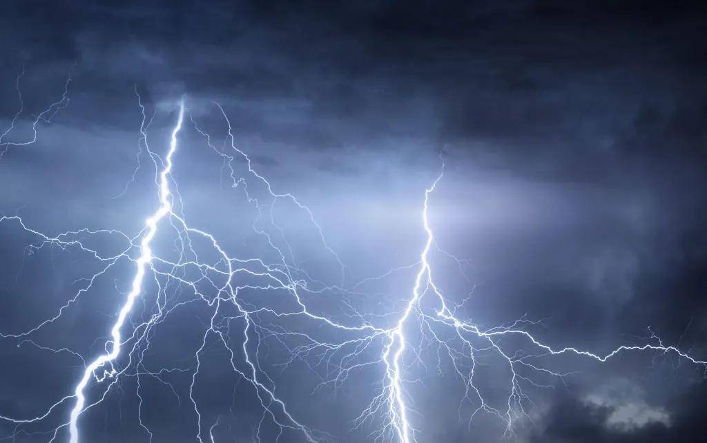 原创辞赋大观郇如启雷电赋