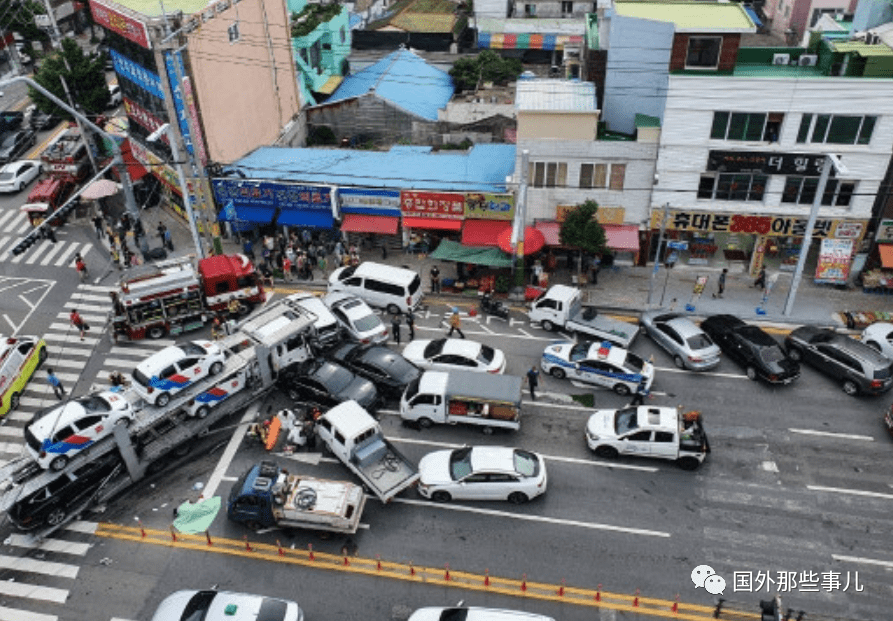 7月20日,韩国发生一起重大车祸,10车连环相撞,最终导致3名老人死亡