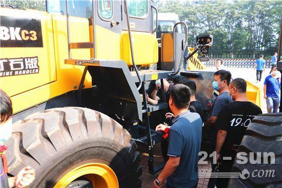 山推全新一代l58k-c3重载款装载机闪亮上市