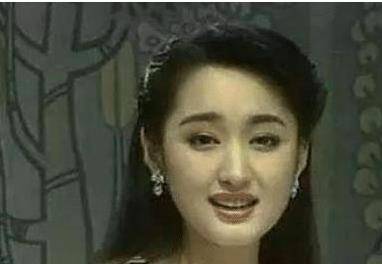 杨钰莹年轻时的颜自然毋庸置疑,那么她小时候长得是什么样的呢?