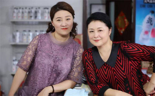 原创离奇于月仙和香妃刘丹竟是同班同学都发生车祸去世