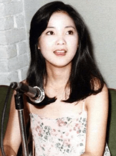 片片都沾身的浪荡情史,成龙最让人咂舌的3段感情,邓丽君最可惜!