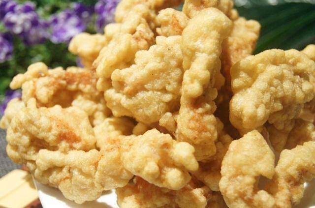 大厨说漏嘴:炸酥肉时,别只裹面粉,只需一点它,吃起来更香更脆