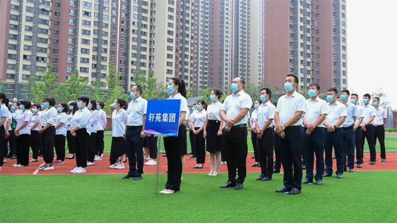 8月15日,宝鸡轩苑第一小学举行捐赠仪式