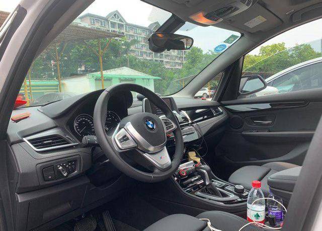 开完日产西玛,再换宝马2系旅行车,谁档次更高,车主说了实在话