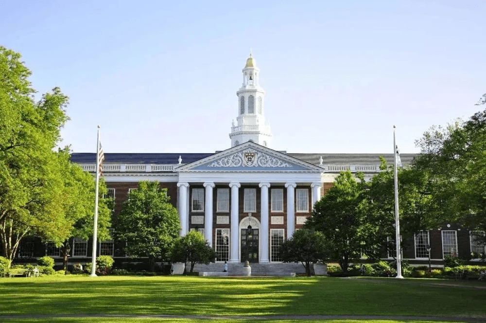 麻省理工大学斯隆管理学院是世界顶尖的商学院.