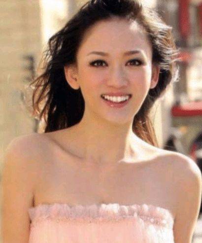 原创陈乔恩的胆子有多大?大胆挑战"人体彩绘",看不出有40岁!