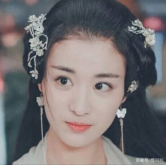 王楚然 王楚然是个不折不扣的大美女,容貌清丽脱俗,也是很多人很看好