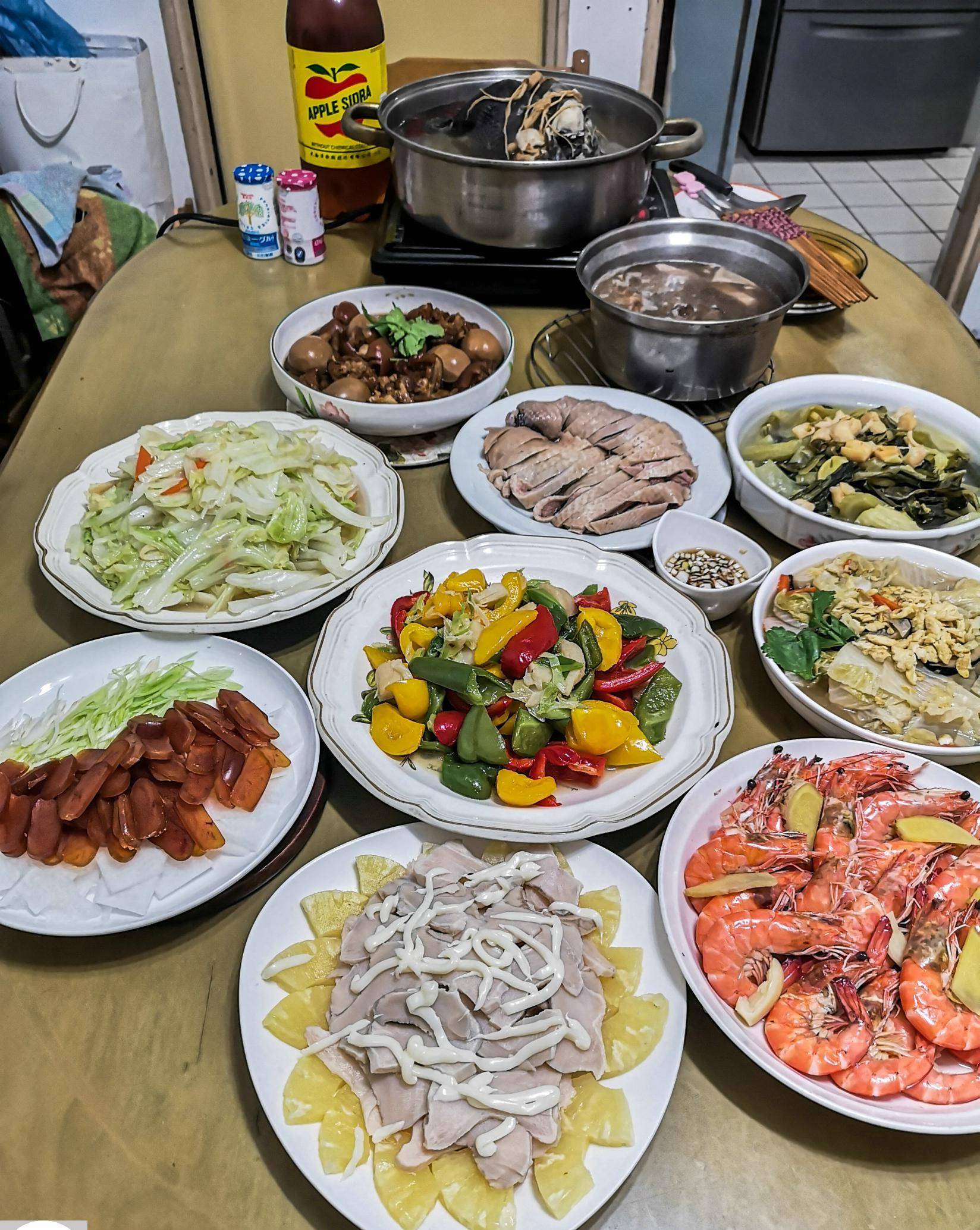 在台湾高雄,乌鱼子几乎是中产家庭年夜饭中不可或缺最硬的菜,一年只