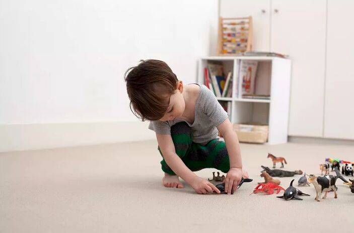 原创儿童心理案例解读:孩子霸占玩具不给其他人玩,家长做对这三点很