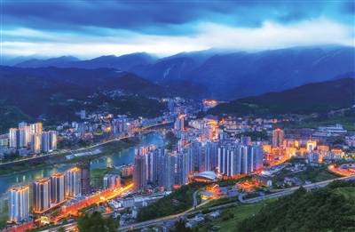 夜幕下的武隆城区.