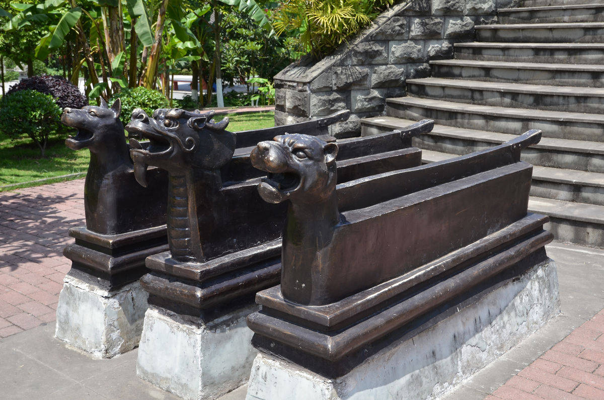 民间故事:县令强买包公祠,半空落下虎头铡,县令当场吓倒