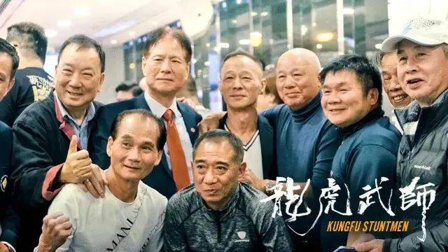 成龙,元彪,元华,元奎,元彬,元德等,即我们熟知的"七小福";粉菊花的