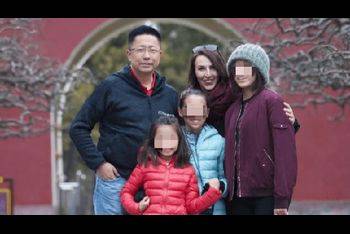 疯狂英语创始人李阳前妻丽娜华的mom发微博称前夫你不是老师