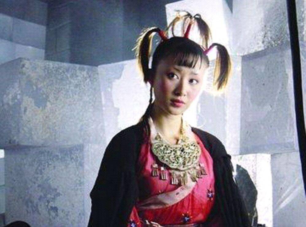 如果梅兰竹菊这四个助手不走,李清露想要插手,总感觉有点名不正言不顺