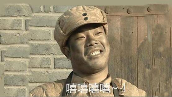 新老亮剑同是王有胜守仓库一个凭笑容抢镜一个板着脸像木头