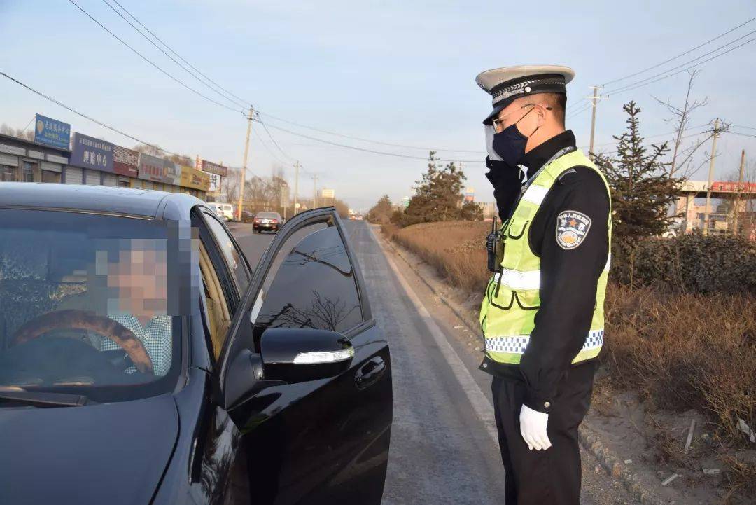 忘带驾驶证,又遇到交警查车怎么办?老司机:别慌张,有办法