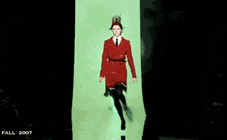 而paul gaultier和steven meisel更是成了她的贵人,自此之后,但凡