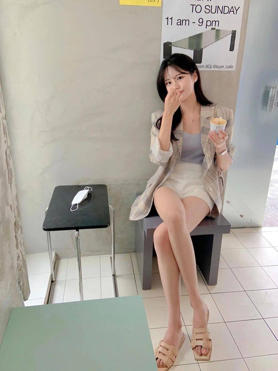 2021凉鞋流行款式,今年流行的女凉鞋 你鞋柜里的鞋子该换了!2021最流行的几款凉鞋来了,上脚显瘦又显腿长!