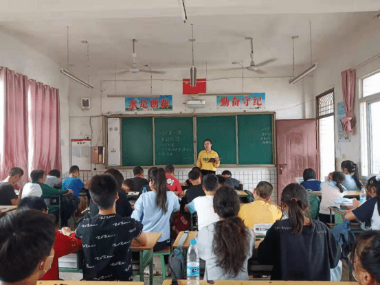 内江市东兴区双桥镇中心学校创建疫情防控下的平安校园