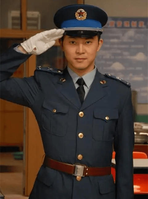 而之后为了表演梦; 沙溢也是考入了解放军艺术学院当中开始进行正统