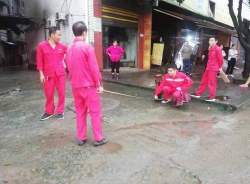 四川:巴中市巴州区清江镇启动场镇主街道路黑化工程