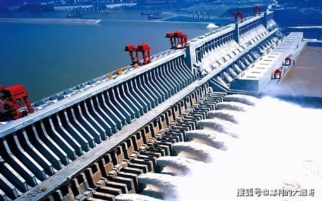 原创三峡大坝所有闸门打开,放光所有的水需要多长时间?