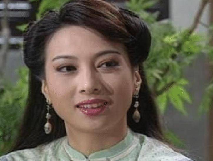 林以真息影27年罕露面,55岁仍美貌如花,嫁富豪儿女双全太幸福