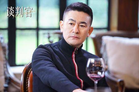 原创"金牌配角"李洪涛:演艺之路很传奇,娶的妻子是富婆?