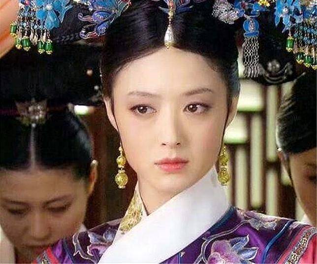 端妃来到甄嬛宫中,揭开了