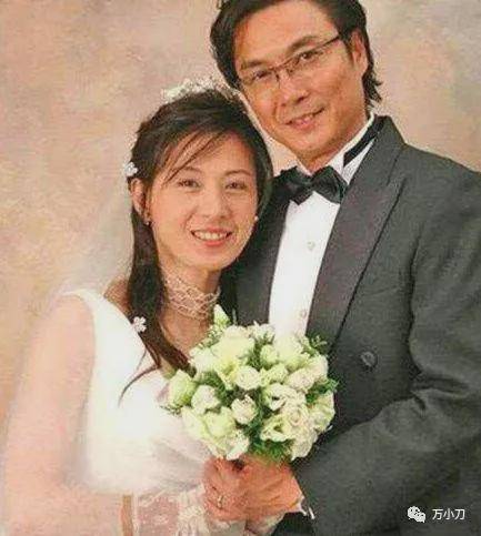 恋情还没曝光,43岁的刘松仁就与23岁的苏嘉燕,直接官宣结婚了.