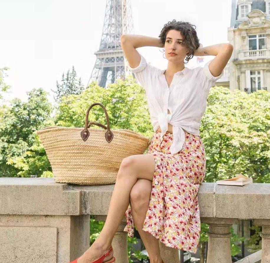 凭什么法国女人很"优雅"?法式风的穿搭干货揭秘,时髦真相在此