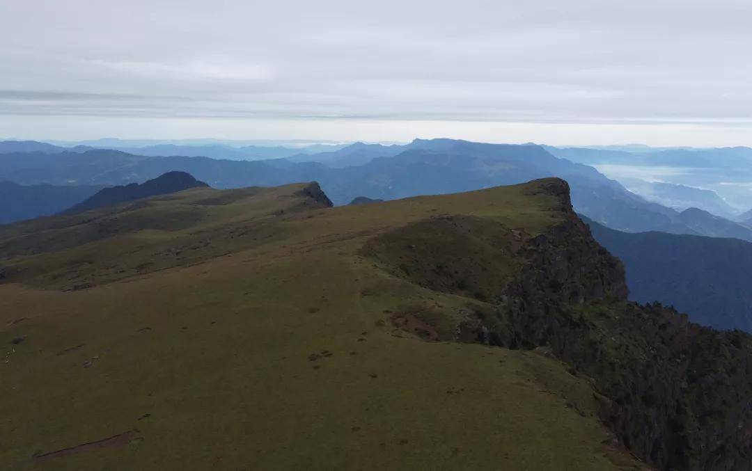 四川凉山雷波县龙头山大断崖被《中国国家地理》称作地球边缘的地方