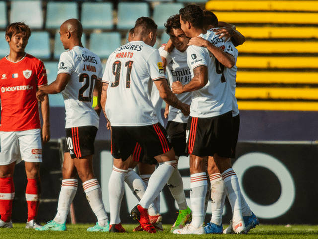 上半场,罗德里戈皮尼奥首开纪录;下半场,努涅斯双一响,拉法席尔瓦建功