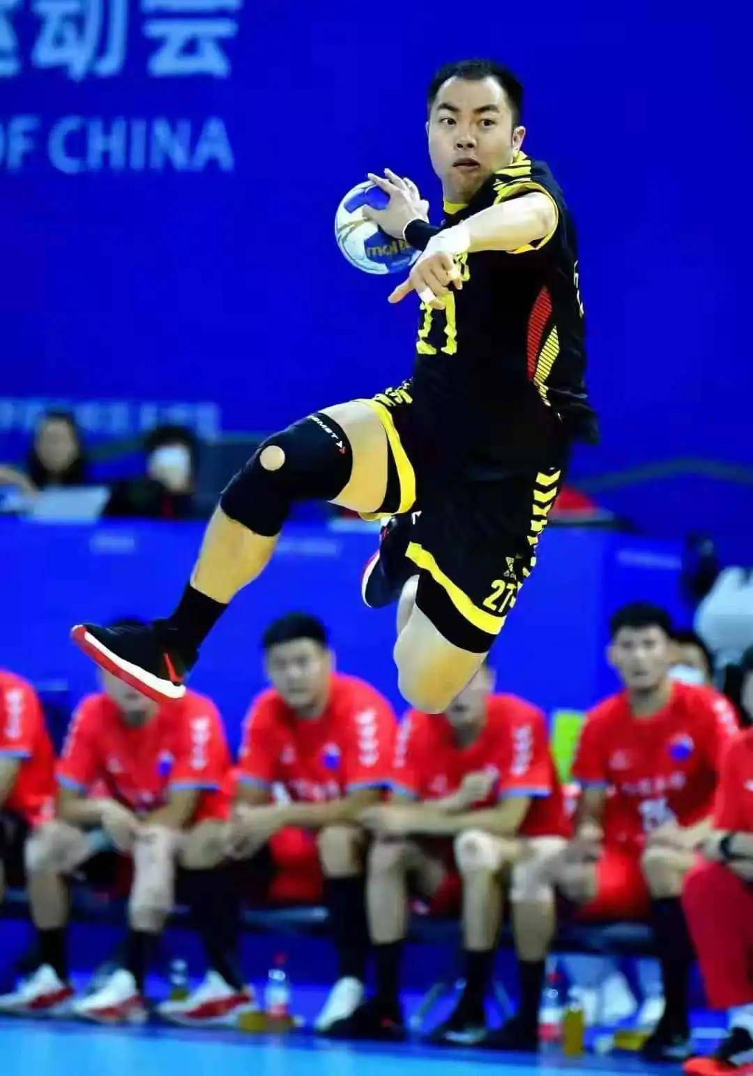 我市运动员王伟强张帅助力江苏队勇夺第十四届全运会男子手球决赛冠军